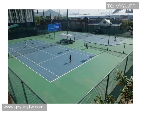 重庆网球队成长之路：从青涩少年到网球精英的奋斗历程